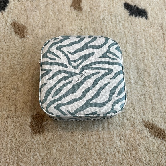 Milly Traveling Jewelry Case - Picture 2 of 7